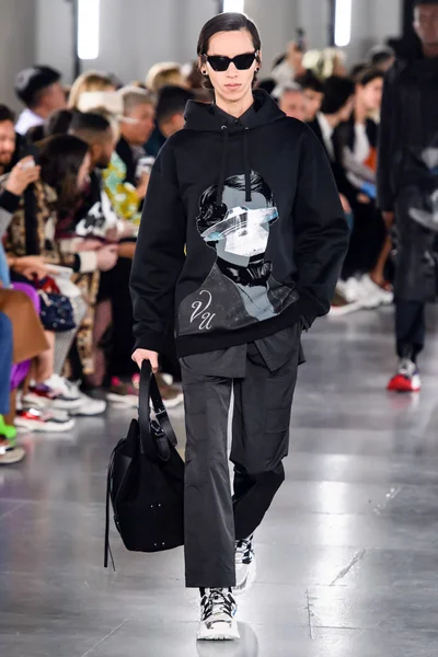 Look 14
